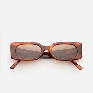 lu goldie mod sunglasses - salóme chestnut slim rectangular